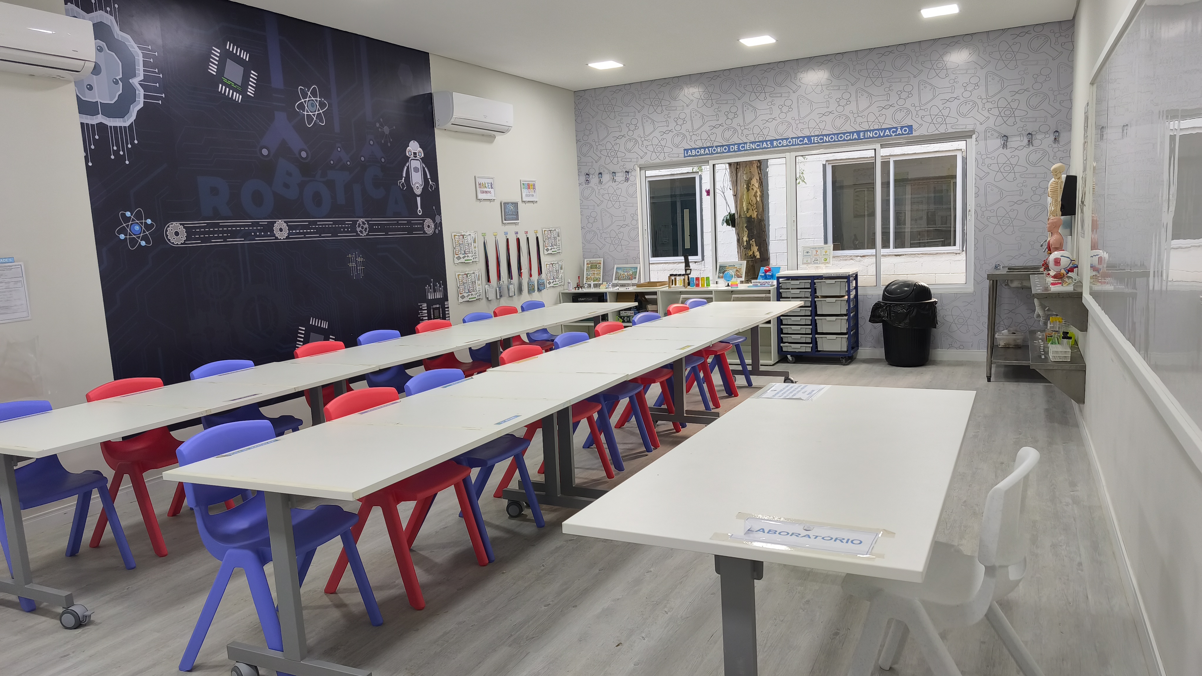 Laboratório da Christos Excellent School