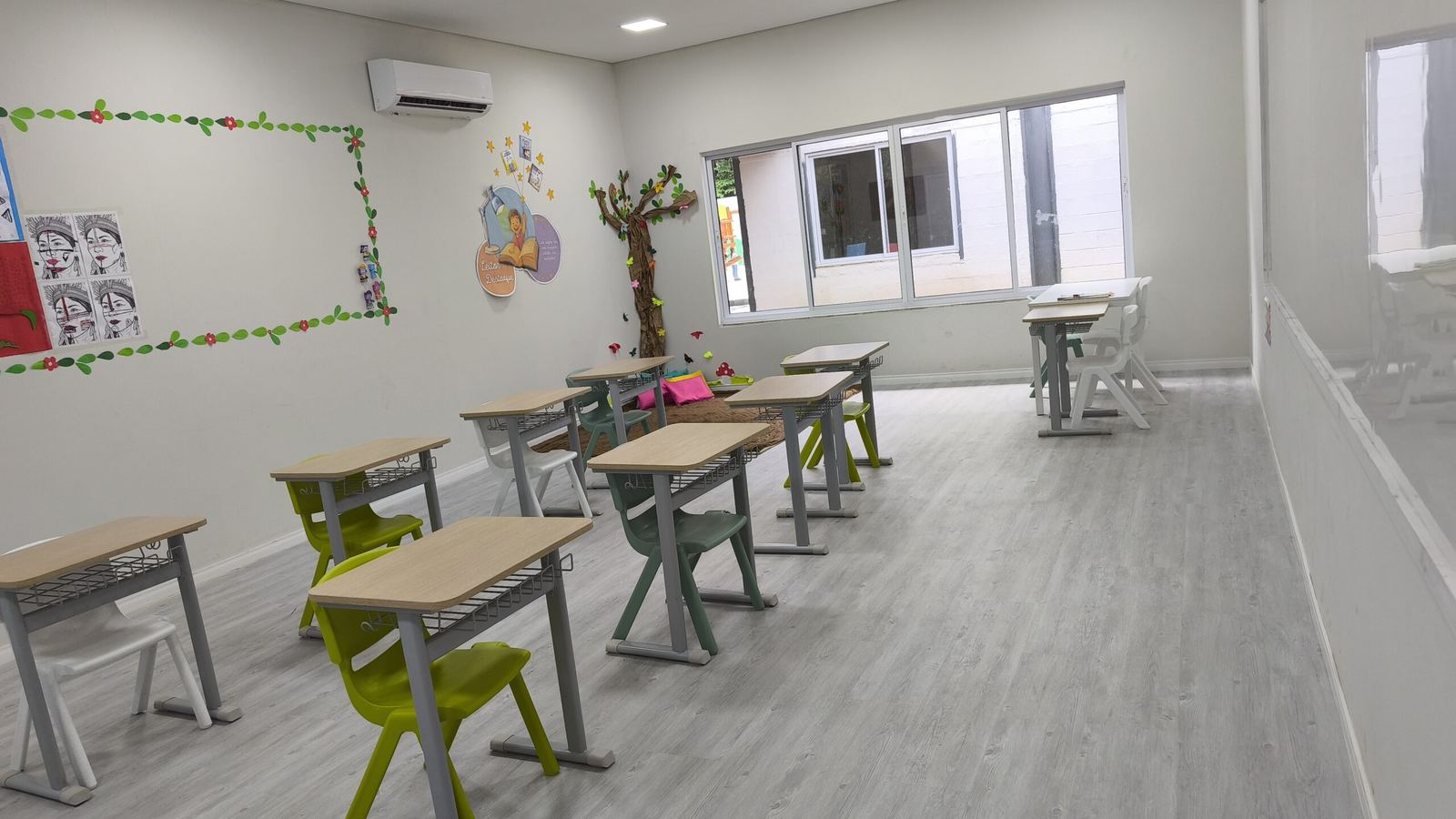 Sala de aula da Christos Excellent School